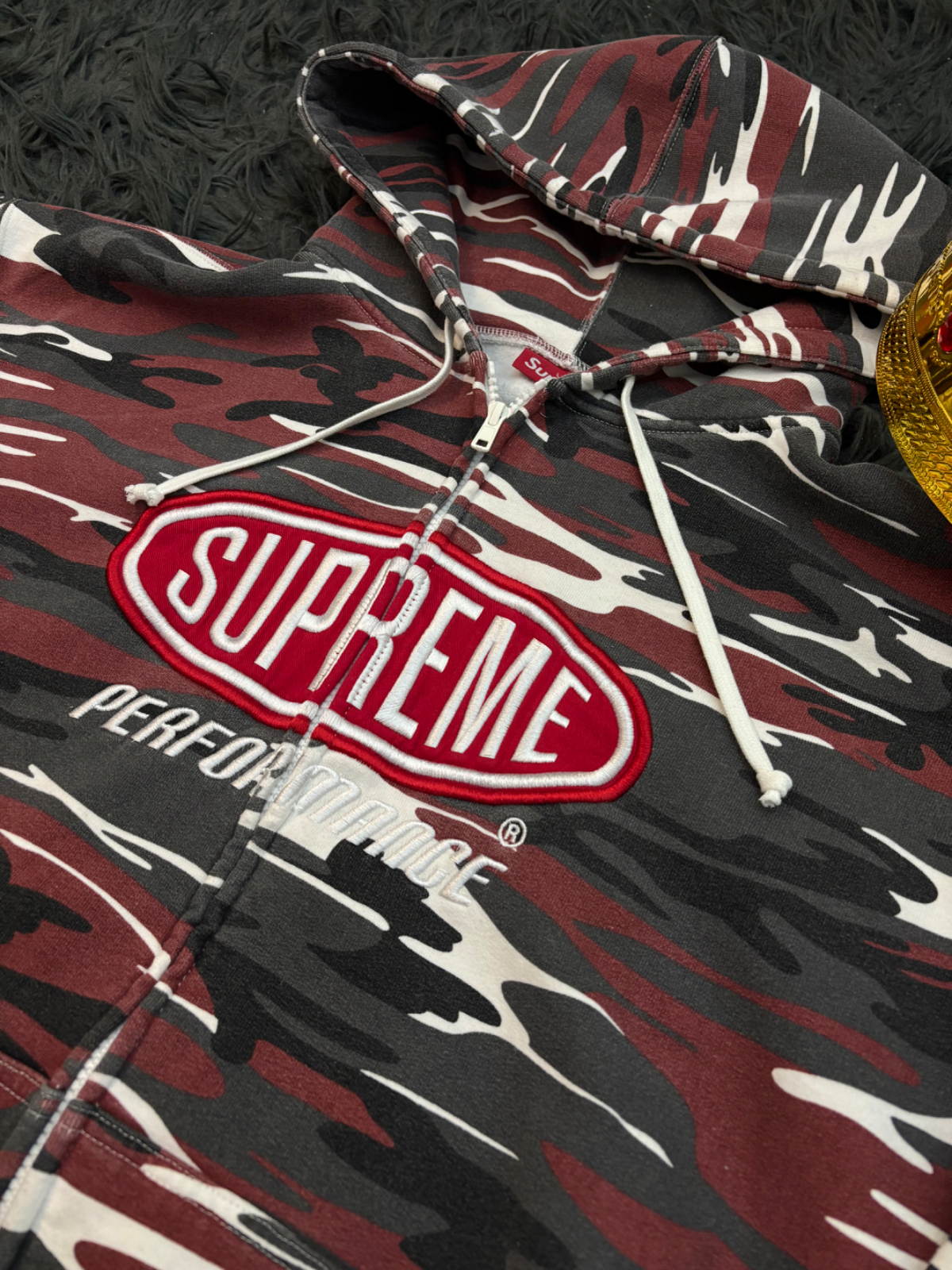 SUPREME RED CAMMO ZIP UP vista 2