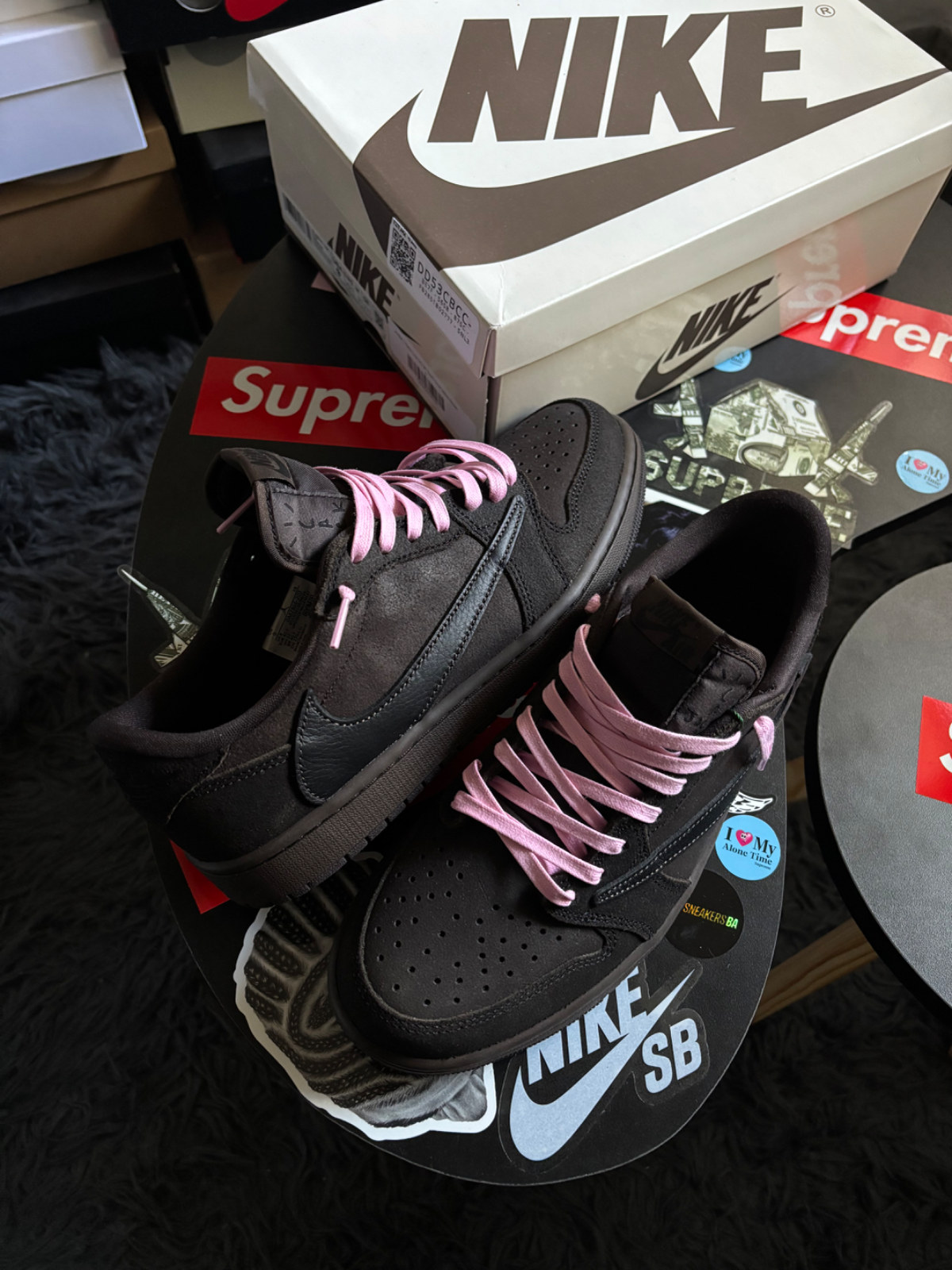 JORDAN 1 TRAVIS SCOTT VELVET BROWN vista 2