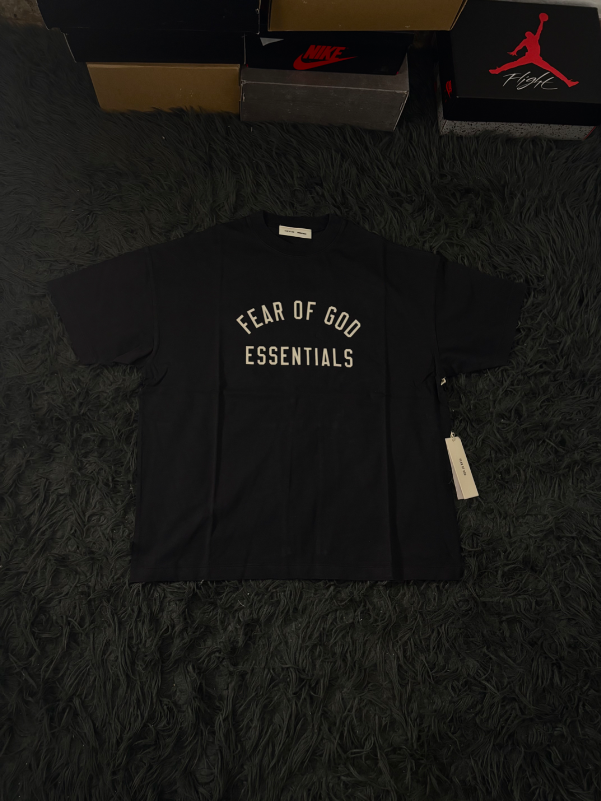 ESSENTIALS TEE