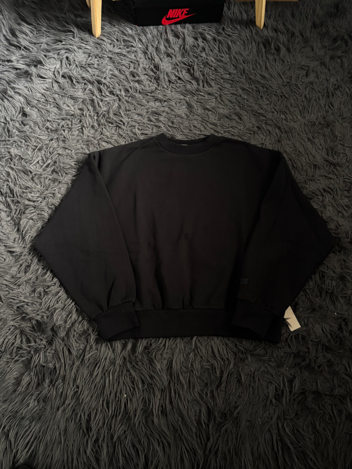 ESSENTIALS CREWNECK JET BLACK vista 2