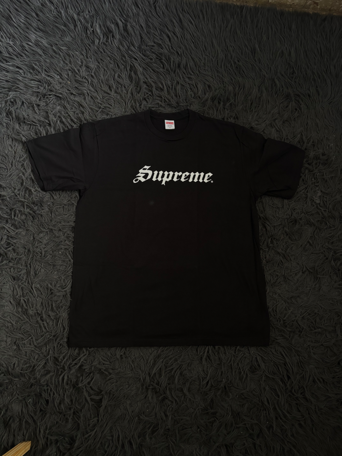 SUPREME TEE BLACK vista 2
